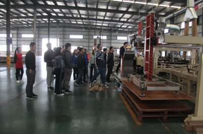 跨界交流促提升 居然之家樂(lè)屋裝飾精英團(tuán)隊(duì)參觀揚(yáng)子地板深化合作